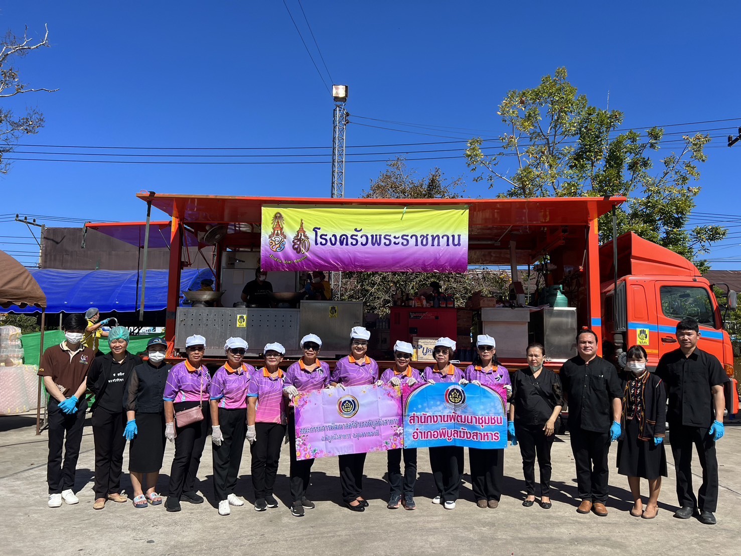 วมพลังจิตอาสา! พช. สานพลังทีมสตรี อ.พิบูลมังสาหาร มอบสิ่งของและประกอบอาหารให้ผู้อพยพชายแดนไทย–กัมพูชา ณ ที่ว่าการอำเภอเดชอุดม