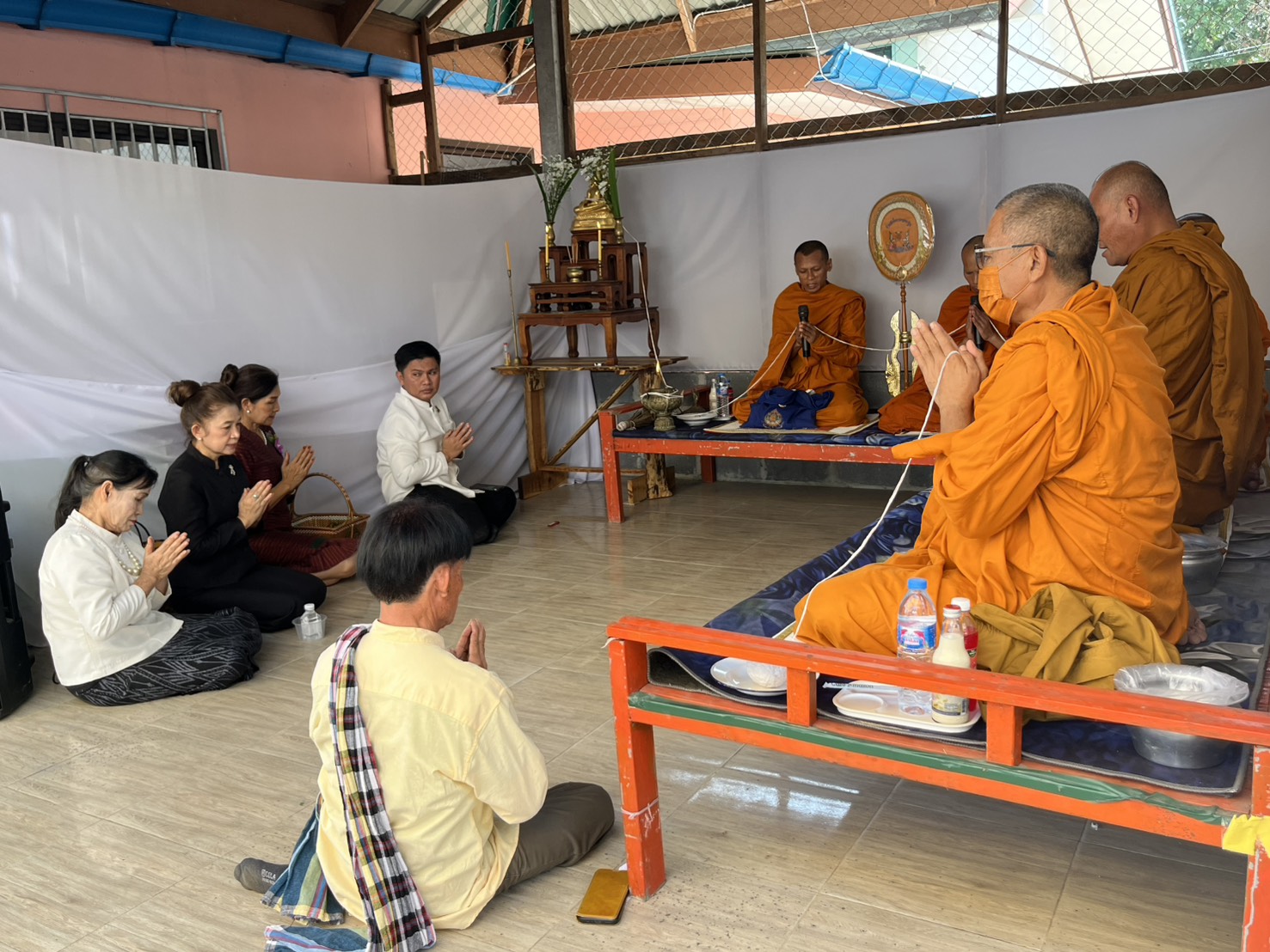 ผสานบุญ! พช. จับมือเครือข่าย OTOP -สตรี ทำบุญเลี้ยงพระ รับปีใหม่ 2569 พร้อมเปิดศูนย์แสดงและจำหน่ายสินค้า OTOP สัมมาชีพชุมชนและโคกหนองนา อ.พิบูลมังสาหาร