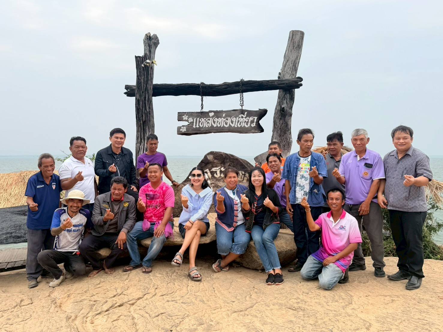 "นายอำเภอพาเที่ยว" ขานรับนโยบาย ประหยัดพลังงาน เดินทางไปด้วยกัน ควงทีม พช. เยือน "ภูกระแต" ชุมชนท่องเที่ยว OTOP นวัตวิถี บ้านโนนกลาง ม.11 ต.โนนกลาง อ.พิบูลมังสาหาร จ.อุบลราชธานี