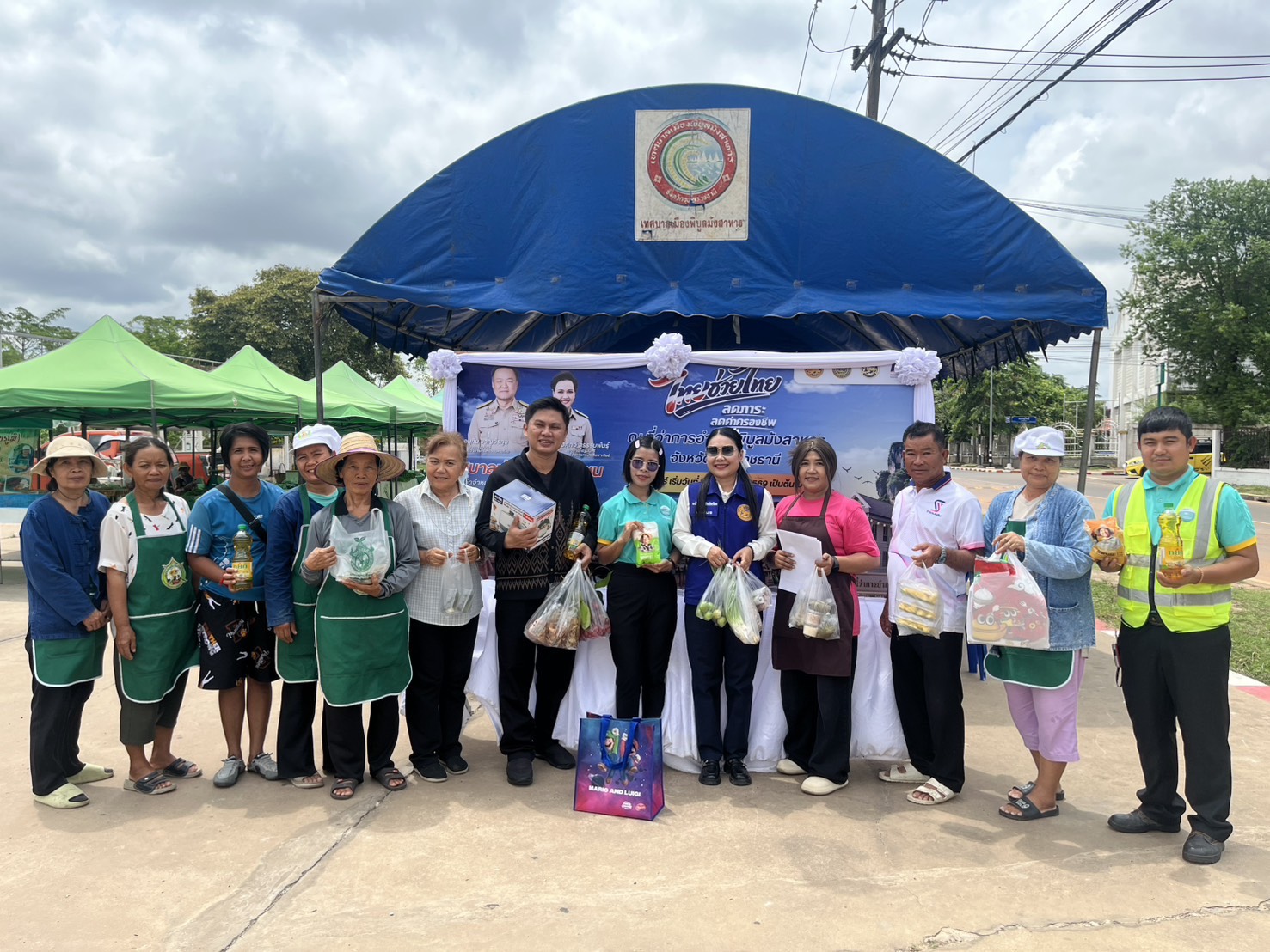 คึกคัก! อำเภอพิบูลมังสาหาร แห่ช็อปตลาด “ไทยช่วยไทย” ครั้งที่ 4 ณ ลานกิจกรรมศาลหลักเมือง